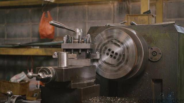 What to Look for in a Large CNC Machining Center for Contract Work?(图3)